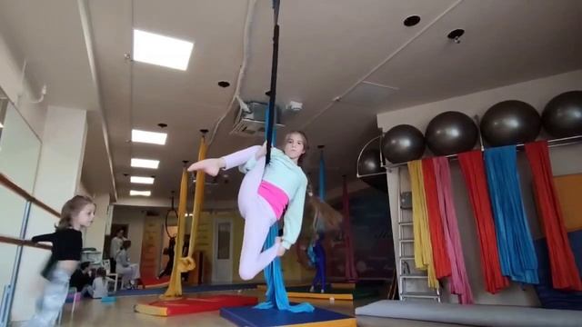 Воздушная гимнастика в Пушкино, студия Айседора смотреть онлайн