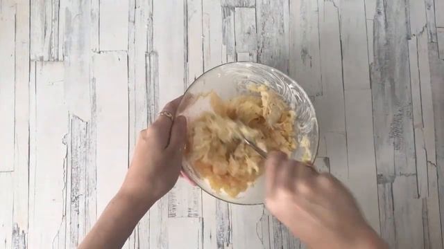 НАРЯДНЫЙ И ПРАЗДНИЧНЫЙ! ? САЛАТ из ананасов с сыром и чесноком смотреть онлайн