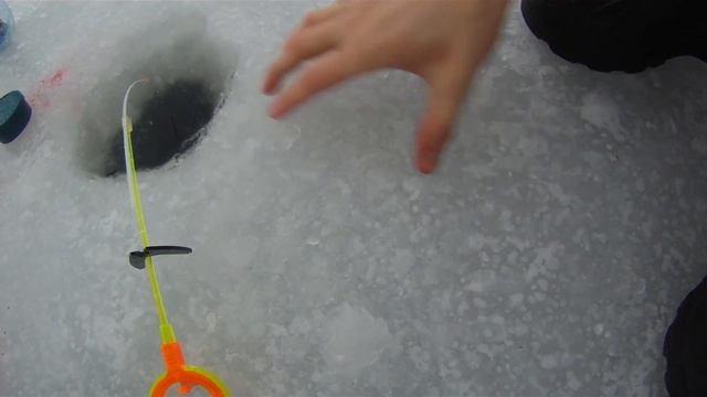 Безопасность на льду на зимней рыбалке смотреть онлайн