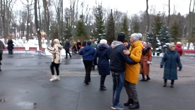 Харьков,6 февраля, танцы в парке, "Твои руки" смотреть онлайн
