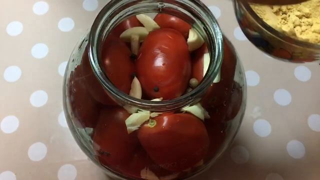 БЕЗУПРЕЧНО ВКУСНЫЕ, ОСТРЕНЬКИЕ КВАШЕНЫЕ ПОМИДОРЫ Готовим с Инной смотреть онлайн