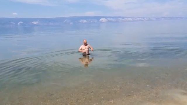 купание в Байкале, о.Ольхон. swimming in the cold Lake Baikal. Olkhon Island смотреть онлайн