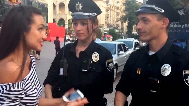 Как украинские девушки из Полиции делают Селфи в Instagram? смотреть онлайн