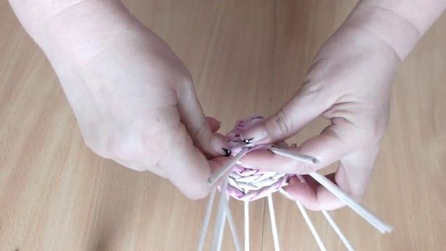 Плетение из газет Колокольчик поделки из бумаги Weaving Newspapers Periódicos De Tejer