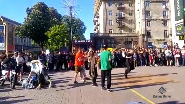 Street Dance Khreshchatyk - Танцы улиц - Уличные танцы Крещатика 10 смотреть онлайн