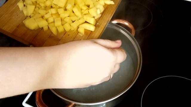 НЕЖНЕЙШИЙ СЛИВОЧНЫЙ СУП С ЛОСОСЕМ ЗА 5 МИНУТ