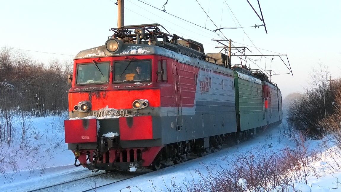 ВЛ11М-249 А/246 Б/186 с грузовым поездом смотреть онлайн