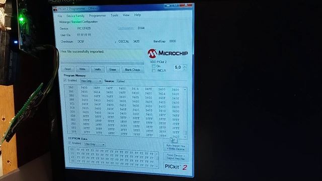 Как залить прошивку в pic контроллер и сделать лампу настроения. смотреть онлайн