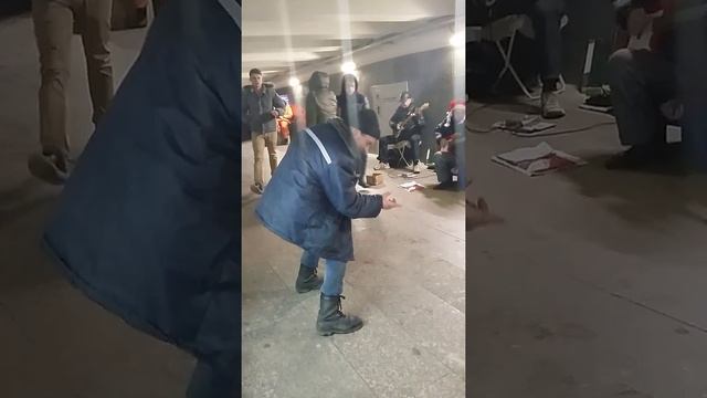 Бомж отжигает смотреть онлайн