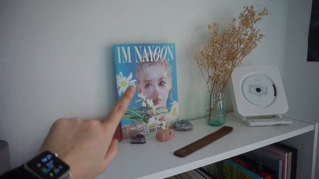 room tour | simple white aesthetic, kpop & plants смотреть онлайн