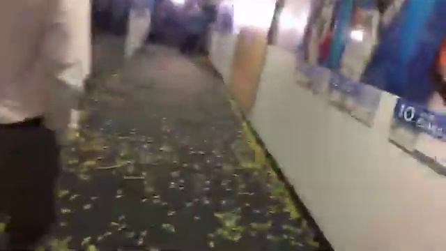 Twitch live: Oracle Arena after Warriors (2-0) win Game 2, preparing for Carrie Underwood concert смотреть онлайн