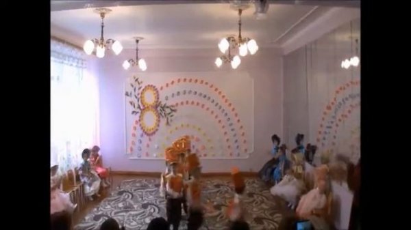 Гусары и барышни на утреннике 8 марта 2014 года