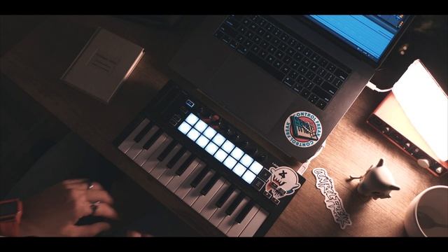making a moody chill lofi beat with the launchkey mini in the evening while most of the city sleeps смотреть онлайн