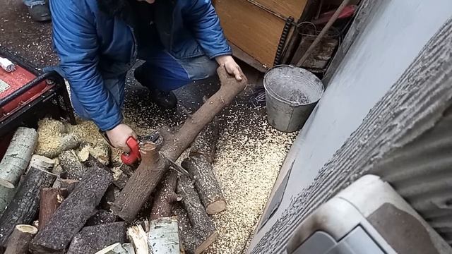 На сколько хватит аккумулятора электропилы? смотреть онлайн