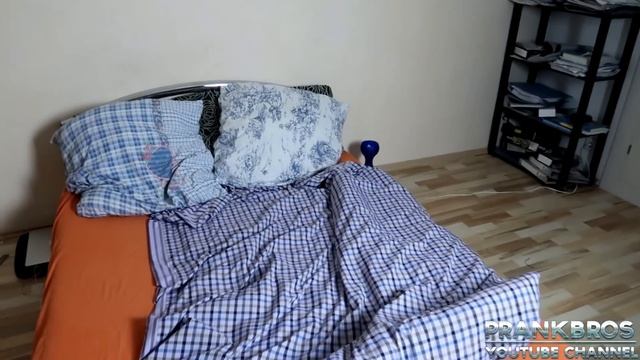 BETT EINSTURZ PRANK !! | PrankBros смотреть онлайн