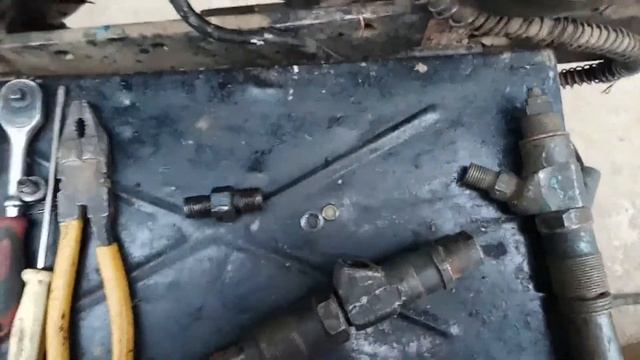 Обслуживание форсунок (течь) .Трактор Т 40/Servicing of injectors (leakage). Tractor T 40