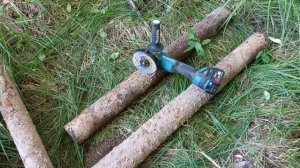 "Пилю стальные трубы в лесу" Аккумуляторная болгарка в работе! Металлокоп 2022