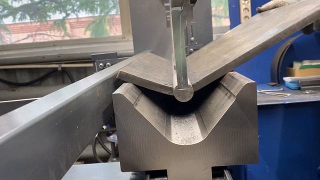 Гибка металла (толщина заготовки 14 мм) смотреть онлайн