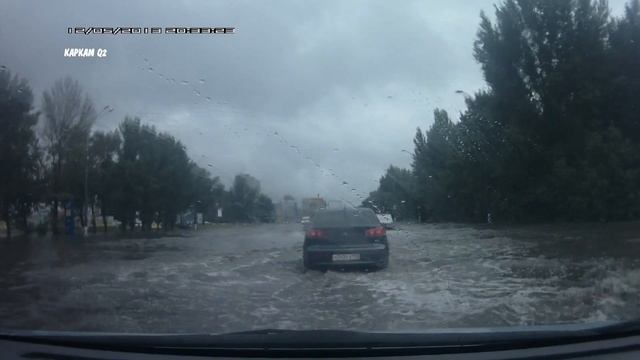 "Утонул" г. Тольятти 30.06.15г. Тойота - машина амфибия. смотреть онлайн