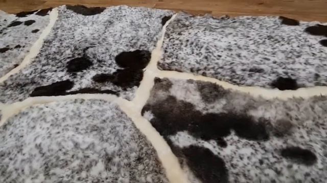 КОВЕР КРИВОУГОЛЬНОЙ ФОРМЫ ИЗ ОВЕЧЬИХ ШКУР "ДАЛМАТИНЕЦ" (КОД: 4216) смотреть онлайн