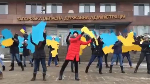 Запорожский флешмоб за украинский Крым в день выборов в РФ смотреть онлайн
