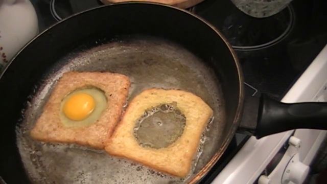 Как жарить яйца. How to fry an egg. смотреть онлайн