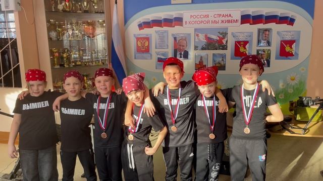 Команда «Вымпел» школы 11 г Вологды с девизом «Одна страна-одна команда», капитан Федор Нарижний смотреть онлайн