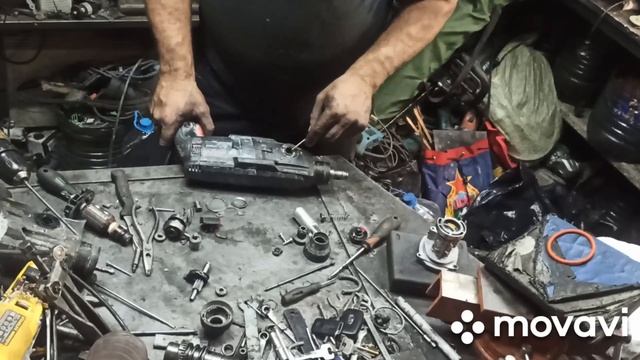 Bosch GBH 240 2 перфоратора куплены одновременно, работали на одной фирме наизнос больше года . смотреть онлайн