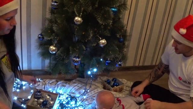 Наряжаем елку | Новогоднее настроение
#наряжаемелку #новогоднеенастроение смотреть онлайн