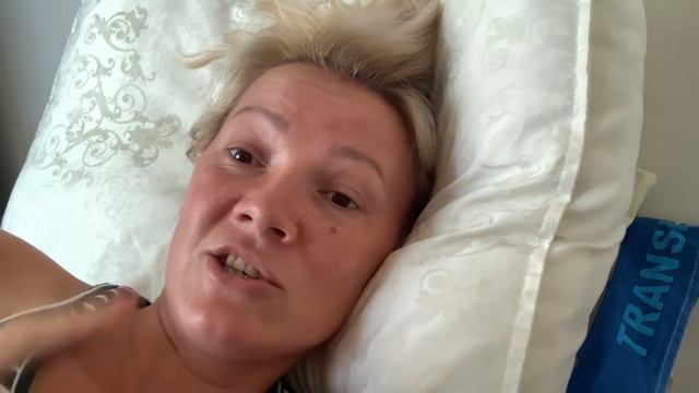 Вызвали скорую помощь.. Что сказал врач мне / Сентиментальная паникерша смотреть онлайн