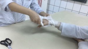 Наложение повязки-варежки на кисть. Десмургия. Травматология. Комбустиология