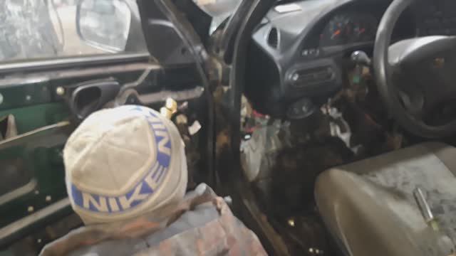 Как снять переднюю водительскую дверь в автомобиле Нива Шевроле 2004г смотреть онлайн