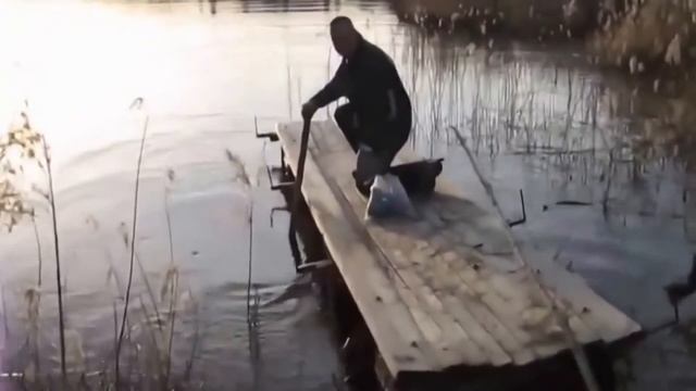Приколы на рыбалке 12 | Пьяные рыбаки | Fun Fishing 2016 смотреть онлайн