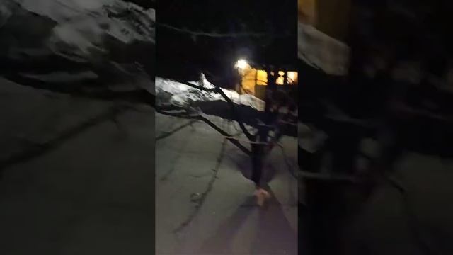 зимние горки все этапы строительства. Технология с 7 мин. Имея лопату, лейку, ёмкость для воды. смотреть онлайн