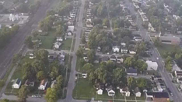 DJI FC40 Phantom Morning flight Showing remote and watching trains смотреть онлайн