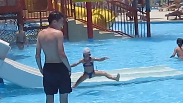 Аквапарк отеля Pickalbatros Sea World 4* (ex. Albatros Aqua Blu) смотреть онлайн