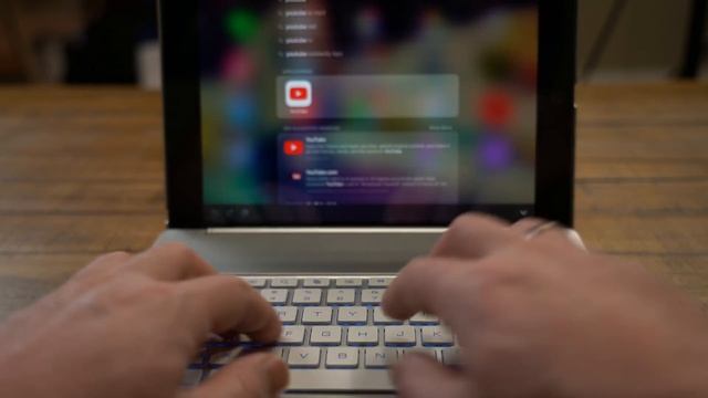 This iPad Keyboard Case Turns Your iPad Into a Laptop смотреть онлайн