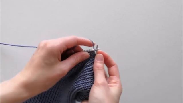 Самая модная макушка! Шапка резинкой 1*1 на 4 клина. смотреть онлайн