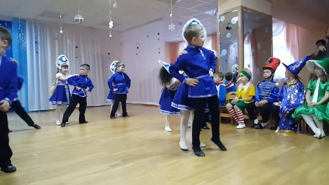 Детский танец на Новый год смотреть онлайн