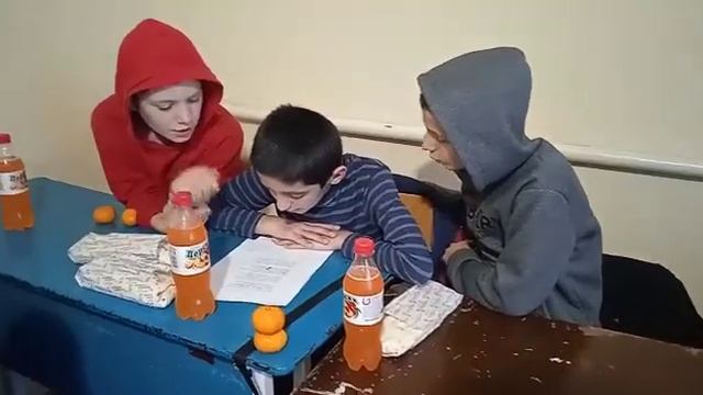 Небольшой Мавлид в одном из классов по поводу завершения чтения Священного Корана смотреть онлайн