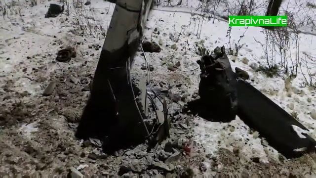 Опора освещения висит на проводах в Захаровке смотреть онлайн