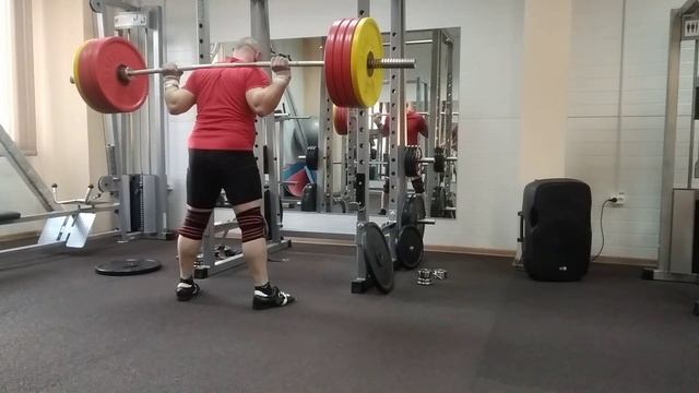 Приседания со штангой 200 кг. смотреть онлайн