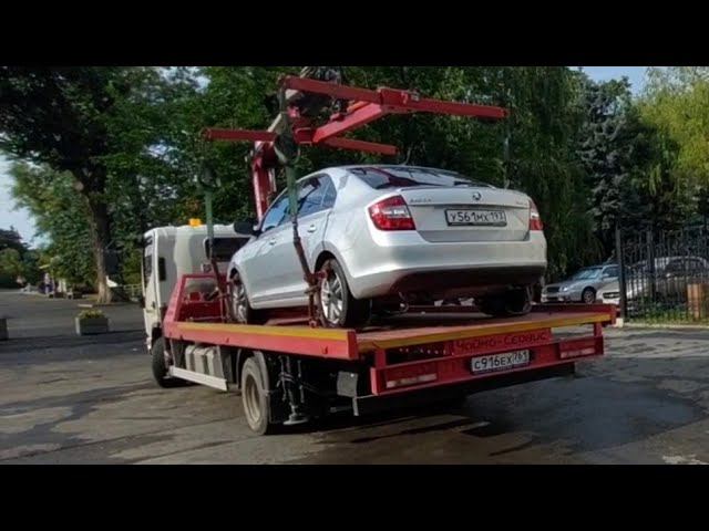 Эвакуация с тротуара у лицея на пл. Свободы продолжается. (23.07.2024) смотреть онлайн