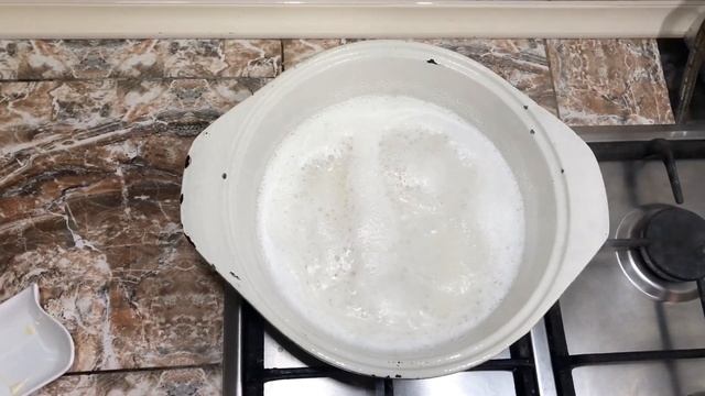 СГУЩЕННОЕ МОЛОКО в домашних условиях. Как приготовить СГУЩЁНКУ самому. смотреть онлайн