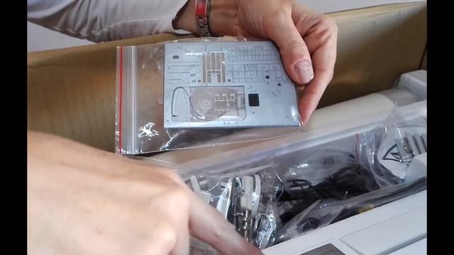 Unboxing Janome Skyline S9 смотреть онлайн