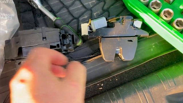 Не відкривається багажник | Пежо 308 т9 | Заміна замка багажника смотреть онлайн