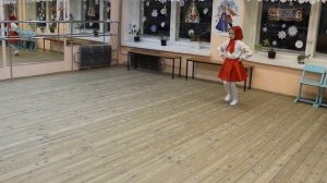Русский народный танец "Я на горку шла", исполняет Сенина Валерия, 8 лет