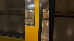 Всех высадили из вагона на станции метро Партизанская и поезд уехал в депо! (Посадки нет!) Метро