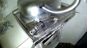 Установка смесителя на мойку из нержавейки. Возникла проблема - устранил.