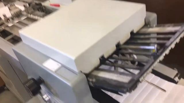 L'imprimerie vue de l'intérieur - La plieuse en action смотреть онлайн